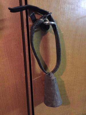 Glöckchen mit Lederband / Ziege Vintage