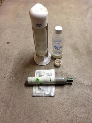 Wassermaker mit 2 Flaschen und Ersatzpatrone Bild 2