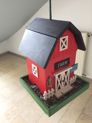 Vogelhäuschen Farm bunt zum Aufhängen neu