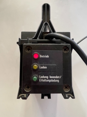 Elektronisches Ladegerät für Golftrolleys Bild 1