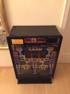 Geldspielautomat - Leergehäuse , Euro Cash ideal als Barschank Bild 1