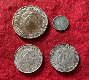 4 Silbermünzen Niederlande 2 1 2 Gulden, 2 x 1 Gulden, 10 Cents Bild 2