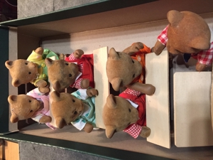 Bärenschule : 7 Bären ,3 Schulbänke ,1 Pult Bild 2