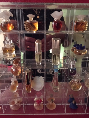 Setzkasten Plexiglas mit Flacon- Miniaturen 28 Stück Bild 2