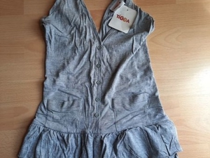 Neu mit Etikett schönes Mädchen Kleid Gr.134 in grau top Qualität und sehr günstig.