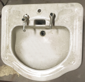 Waschbecken Porzellan mit Emaille-Halterungen Antik 56cm x60cm Bild 1