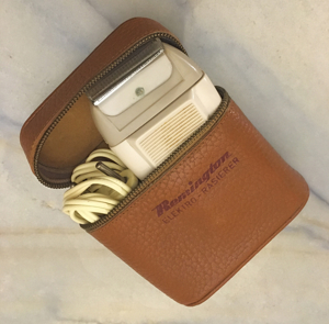 Rasierer  Remington, Four-Most -Antik mit Leder Etui