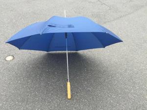17x unbenutzte blaue Regenschirme mit kleinem Firmenaufdruck, Bild 3