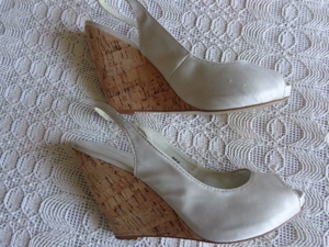 Damenschuhe Wedges Sandaletten beige bzw. creme, Gr. 40 mit Kork - Keilabsatz Bild 2
