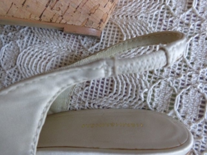Damenschuhe Wedges Sandaletten beige bzw. creme, Gr. 40 mit Kork - Keilabsatz Bild 4