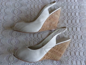 Damenschuhe Wedges Sandaletten beige bzw. creme, Gr. 40 mit Kork - Keilabsatz Bild 3
