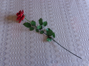 Deko - Seidenblumen, Rosen 2 x rot und 1 x gelb, langstielig Bild 7