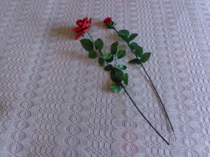 Deko - Seidenblumen, Rosen 2 x rot und 1 x gelb, langstielig Bild 6