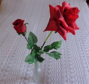 Deko - Seidenblumen, Rosen 2 x rot und 1 x gelb, langstielig Bild 5