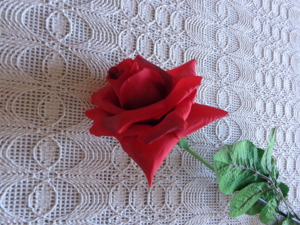 Deko - Seidenblumen, Rosen 2 x rot und 1 x gelb, langstielig Bild 8
