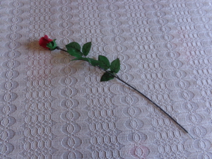 Deko - Seidenblumen, Rosen 2 x rot und 1 x gelb, langstielig Bild 9