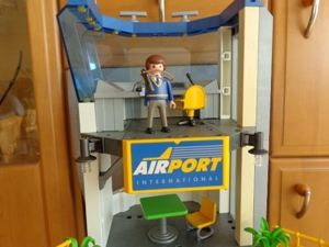 Spielzeug Playmobil Flughafen Airport Tower mit div. Zubehör Bild 3