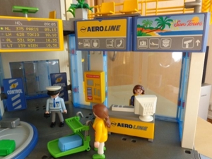 Spielzeug Playmobil Flughafen Airport Tower mit div. Zubehör Bild 7