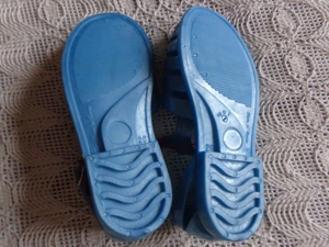 Kinder - Badeschuhe Badesandalen Unisex Gr. 26, hellblau Bild 5