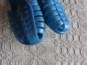 Kinder - Badeschuhe Badesandalen Unisex Gr. 26, hellblau Bild 2
