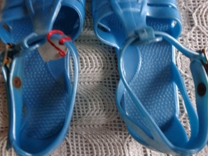 Kinder - Badeschuhe Badesandalen Unisex Gr. 26, hellblau Bild 4