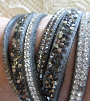 #Armband, Leder oder Kunstleder, Grautöne, Glitzersteinchen