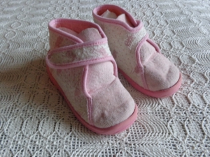 Kinderschuhe, Schuhe, Hausschuhe, Klettverschluß, Gr. 24, rosa/weiß