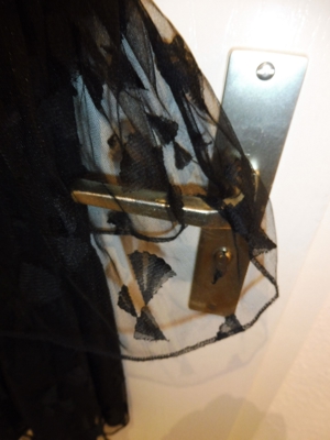 Sehr schönes Spitzendesignerkleid Bild 4