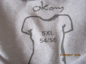 Größe 5XL Weißes T-Shirt mit V-Ausschnitt Bild 3