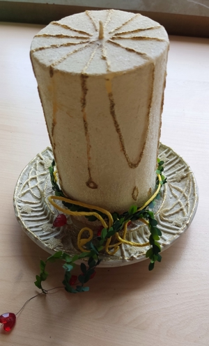 Exclusiver Kerzenteller mit Kerze, creme-gold mit vielen Details