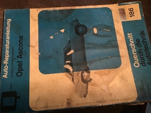 Verschiedene Teile von Oldtimer Opel Bild 3