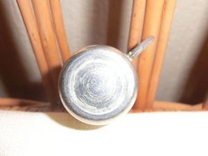 Wanddekoration "Zinnbecher auf Holztafel" Bild 4