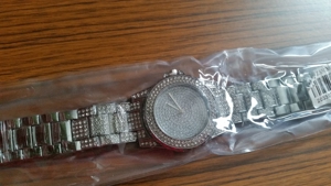 nagelneue silberfarbene Damenarmbanduhr Bild 3