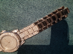 nagelneue silberfarbene Damenarmbanduhr Bild 5