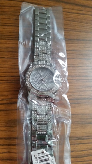 nagelneue silberfarbene Damenarmbanduhr Bild 2