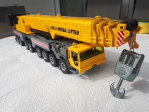 Siku 1:50 55--Mega Lifter Großer Autokran 8 Achser