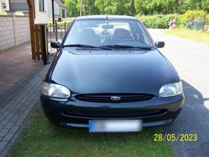 Ford Escort Flair 1,6i 16V Stufenheck 90 PS Bj. 1995 Ez. Januar 1996 74200 Km Bild 3