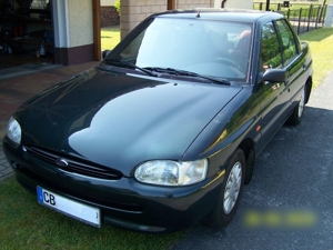 Ford Escort Flair 1,6i 16V Stufenheck 90 PS Bj. 1995 Ez. Januar 1996 74200 Km Bild 2