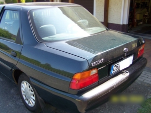 Ford Escort Flair 1,6i 16V Stufenheck 90 PS Bj. 1995 Ez. Januar 1996 74200 Km Bild 9