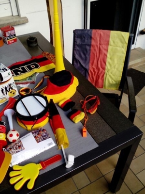 deutschland fan Artikel mit grosser flagge Bild 4