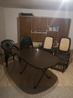 Tisch mit 4 Stühlen Bild 1