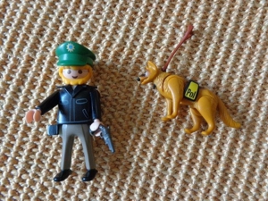 Playmobil Polizist mit Hund