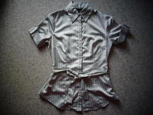 Damenbekleidung Bluse Kurzarm Gr. 34 hellgrau mit weißen Streifen