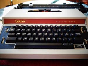 Brother Reise - Schreibmaschine 5513 elektrisch mit Hartschalenkoffer Bild 1