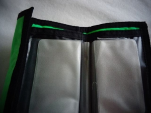 Kinderartikel Geldbörse Portemonnaie, gebraucht, grün/schwarz, mit Klettverschluß Bild 2