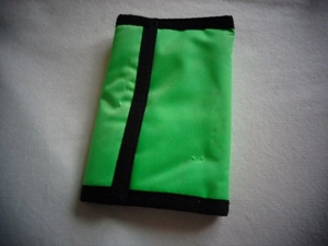 Kinderartikel Geldbörse Portemonnaie, gebraucht, grün/schwarz, mit Klettverschluß Bild 1
