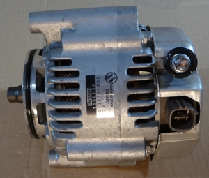 Lichtmaschine TRIUMPH 1300130, DENSO 101211-1800 Alternator Motor, Generator, Defekt! Bild 2