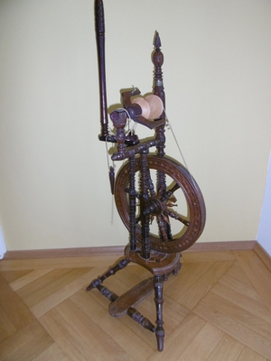 Altes Spinnrad - restauriert Bild 1