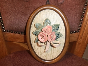 Wandbild oval/ Keramikrosen/ Handarbeit/ Rahmen in Holzoptik Bild 1
