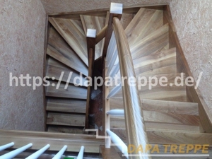 Innentreppe aus Holz. Holztreppe aus Polen,Treppen,Massivholztreppen Bild 1